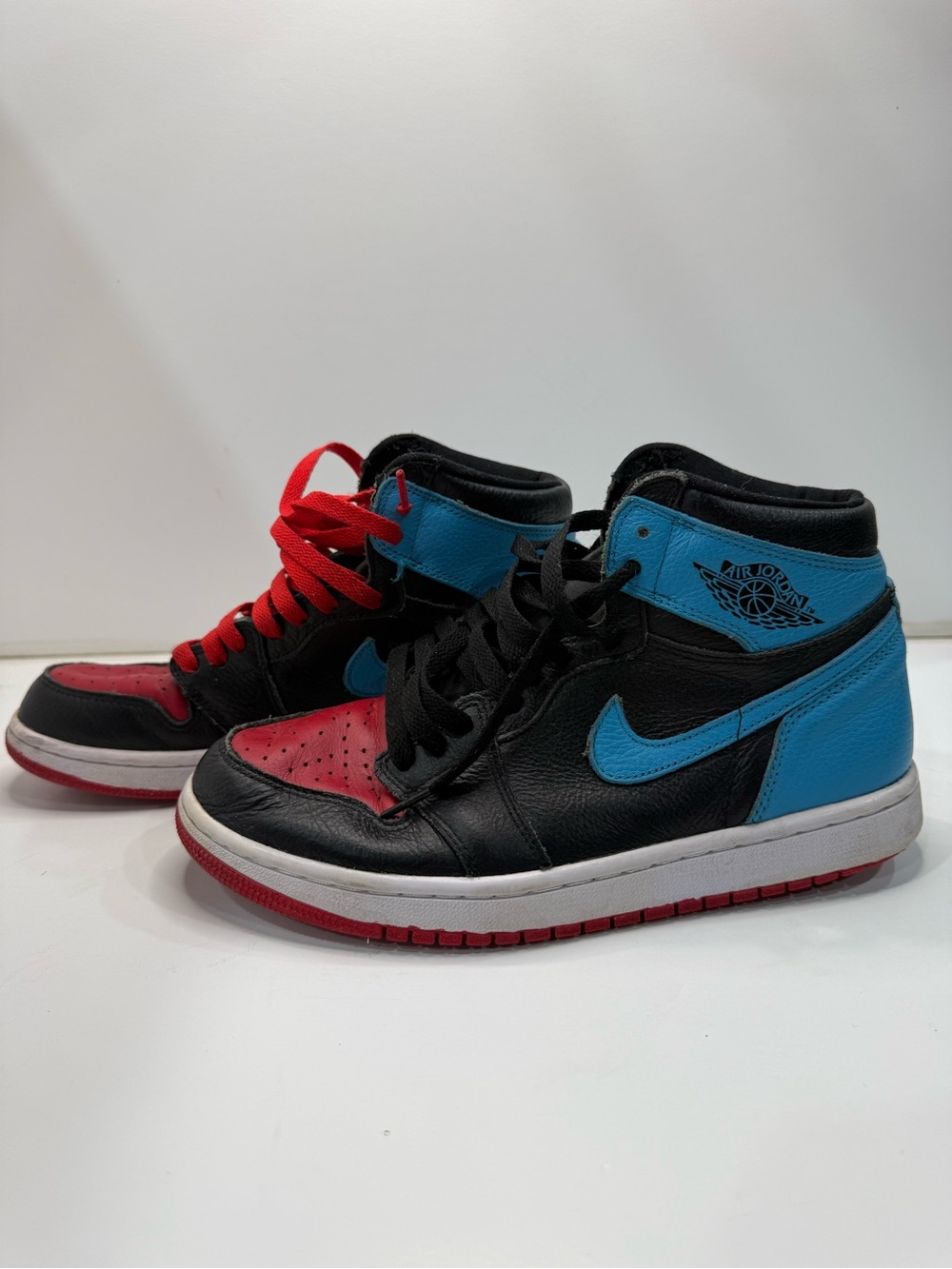 Nike Womens Air Jordan 1 High-top OG “UNC to Chicago” sneakers missing insoles